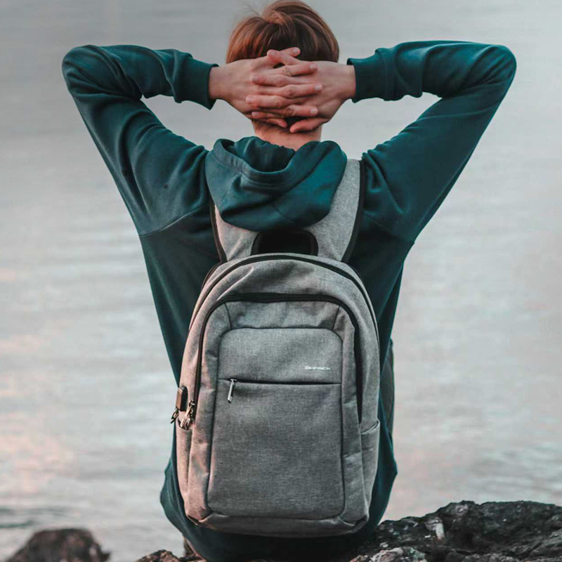 Iarratas Fabraic poileistir